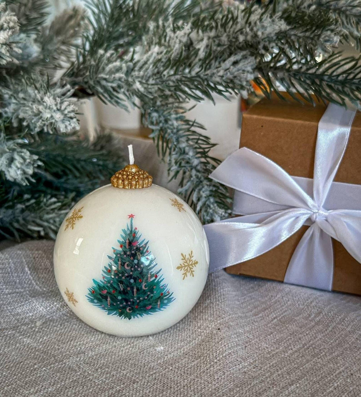 Christmas Round Tree Candle: Vintage style gift | Festive and unique Holiday Decor