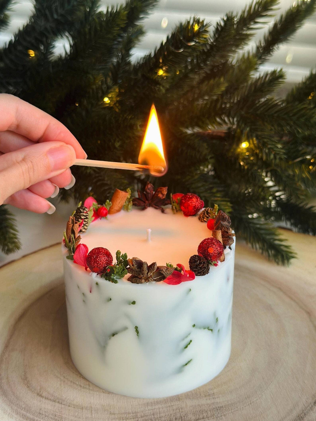 Christmas Soy Candle: Pinecone & Cinnamon Rustic Holiday Decor