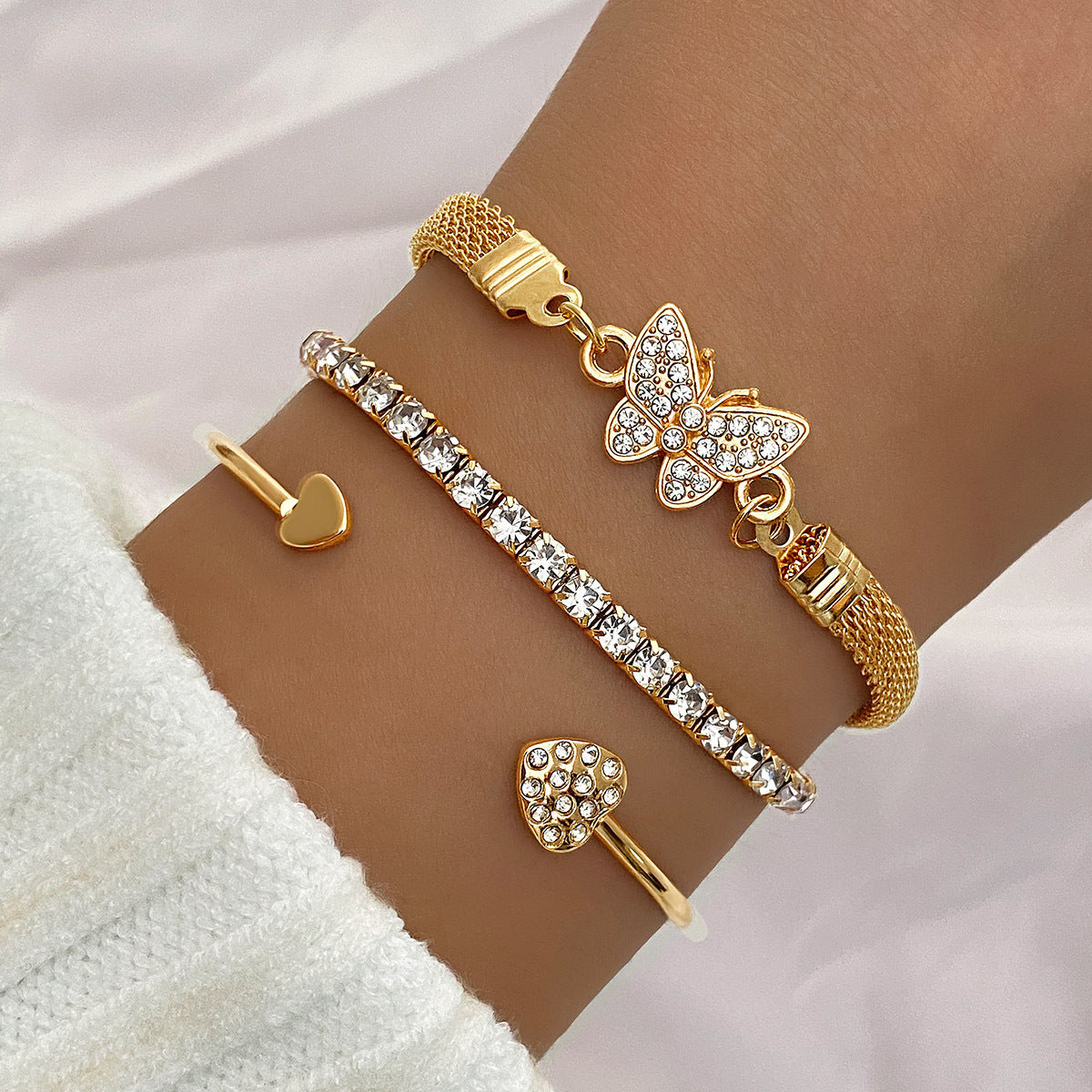Women's 3-piece Alloy Set Featuring A Diamond-studded Infinity Symbol