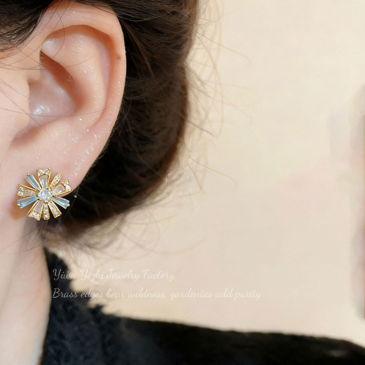 Korean-Style Fashionable And Elegant Zircon Daisy Flower Earrings, Snowflake Style, Light Luxury Feel, Internet Celebrity Earrings, Summer Earrings