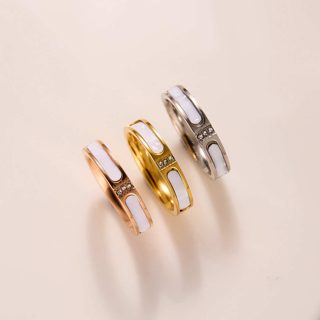 Fashionable Light Luxury Three-Diamond White Shell Titanium Steel Ring For Women, Niche Design With A High-End Feel, Non-Fading Mother-Of-Pearl Inlaid Diamond Index Finger Ring