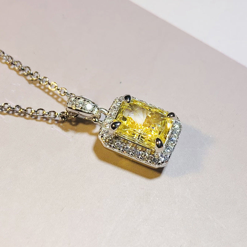 Western-style Light-luxury Intricately Crafted Square Necklace