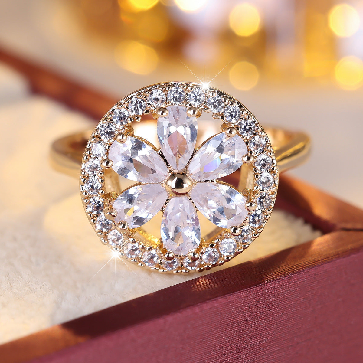 Hot Selling Rotating Snowflake Ring Elegant Cubic Zircon Statement Ring For Women