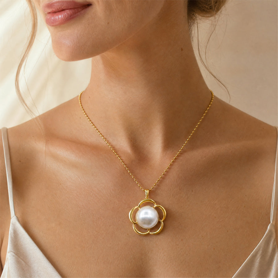 18K Gold Plated Stainless Steel Flower Pearl Pendant Necklace For Women, Hollow Floral Faux Pearl Beaded Chain Necklace, Elegant Wedding Party Statement Jewelry Gift