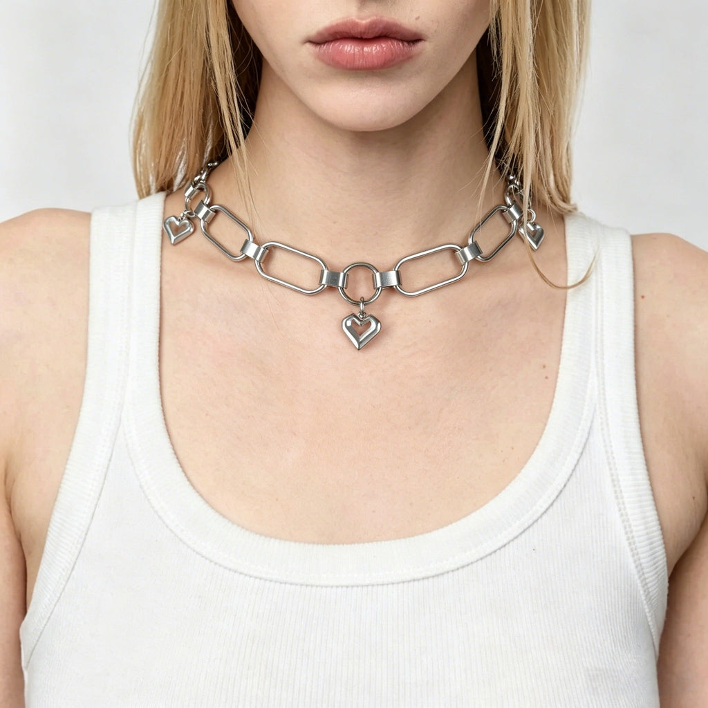 Niche Designer Wide-chain Collarbone Necklace With A Heart Charm
