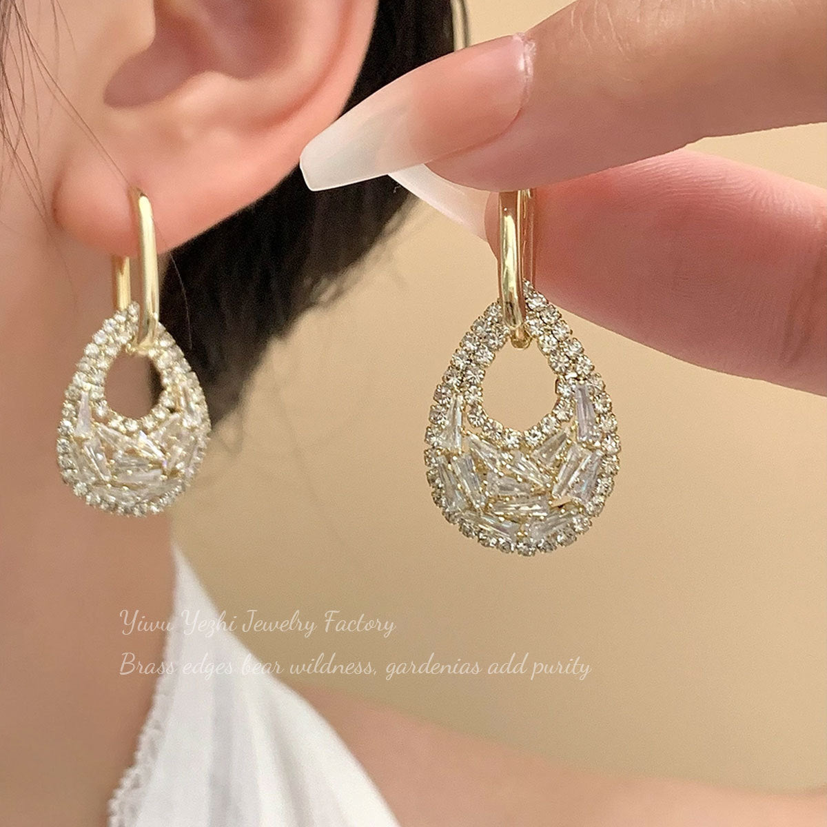 Japanese And Korean Fashion Exquisite High-End Full Zirconia Teardrop Two-Way Earrings For Women Socialite Style Niche Design Earrings