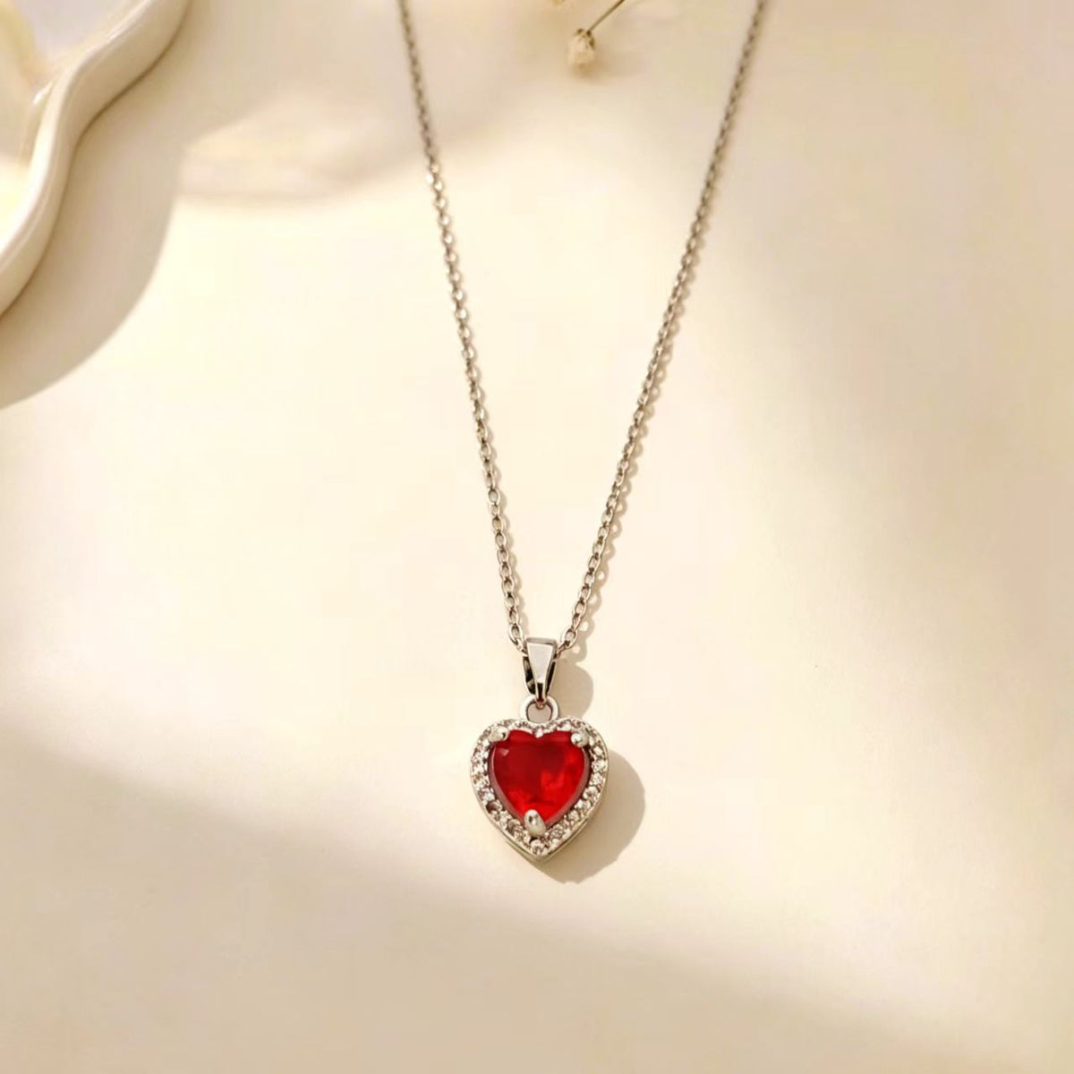 Light Luxury Titanium Steel Love Heart Necklace For Women, Non-Fading Clavicle Chain, Fashionable Zircon Pendant