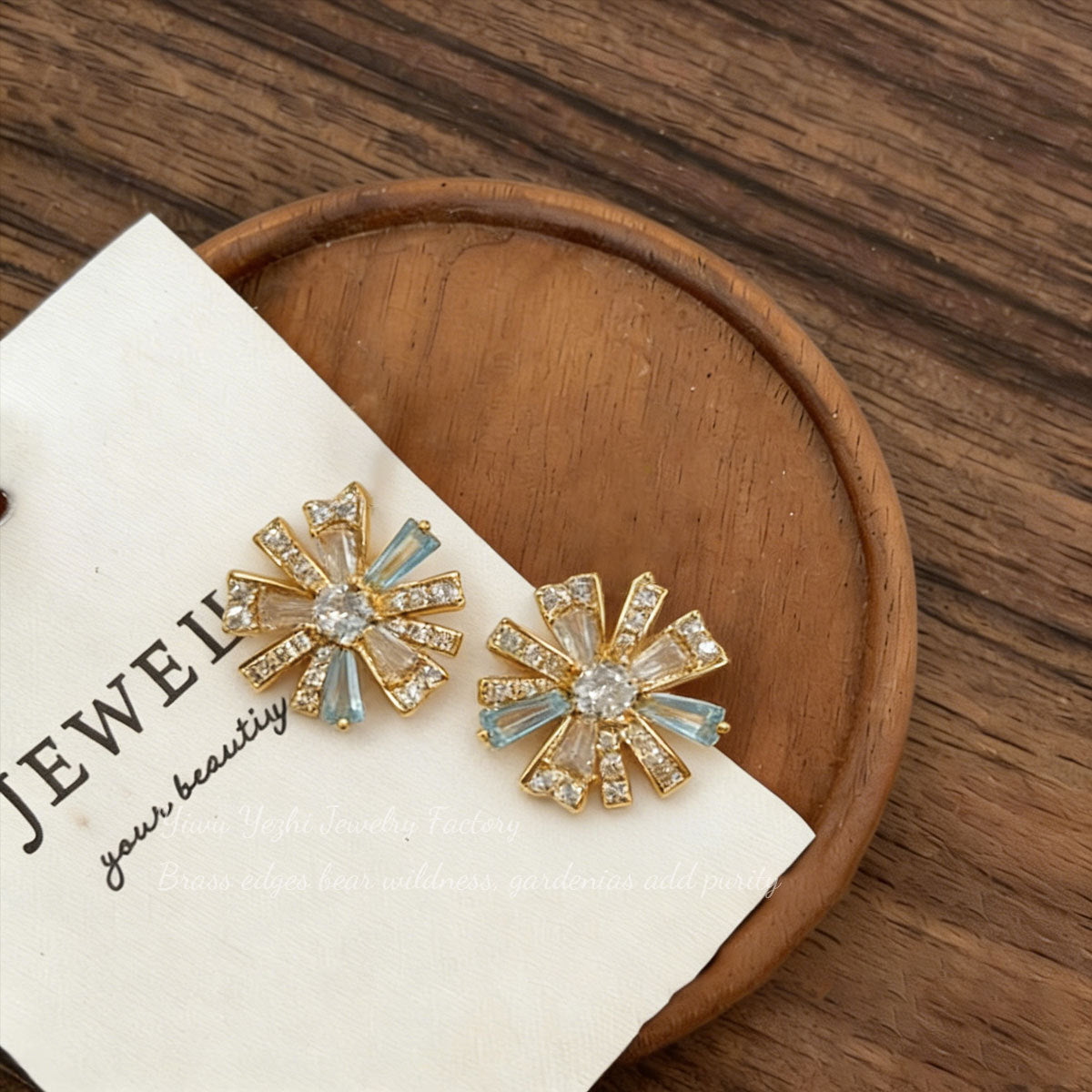 Korean-Style Fashionable And Elegant Zircon Daisy Flower Earrings, Snowflake Style, Light Luxury Feel, Internet Celebrity Earrings, Summer Earrings