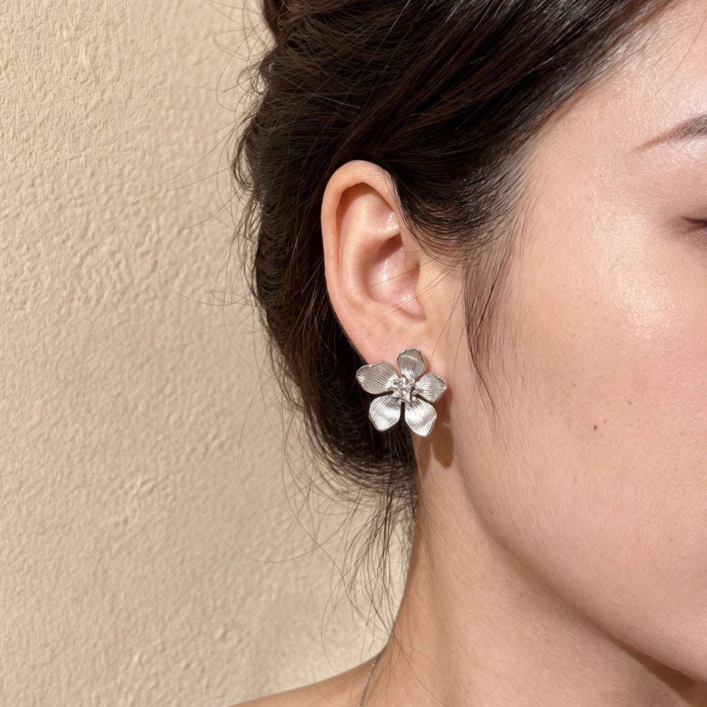 Korean-style Fresh And Sweet Diamond-studded Zircon Heart Flower Pearl Earrings, Fashionable Stud Earrings, Trendy And Elegant Women's Earrings