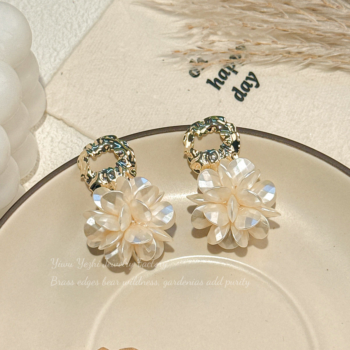 French Retro Elegant Personalized Petal Earrings S925 Silver Needle Accessible Luxury Fashion Niche Design High-End Earrings For Women