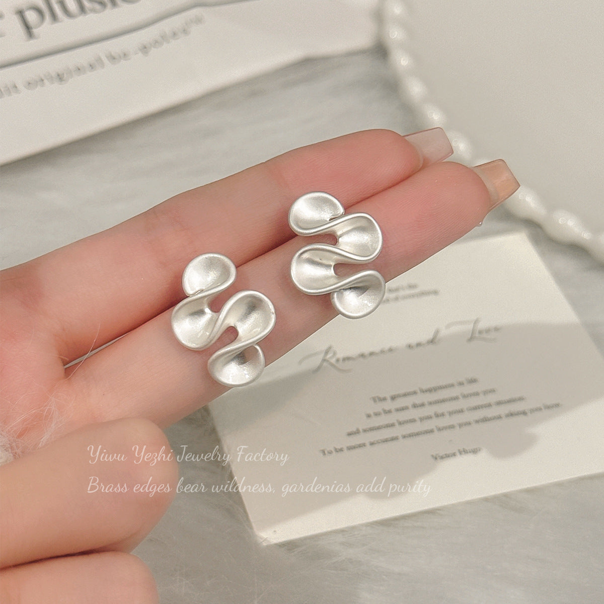 French-Style Pleated Flower Stud Earrings, Korean And Japanese Niche Bright Silver Earrings, High-End Fashion Temperament Minimalist Style Earrings Wholesale