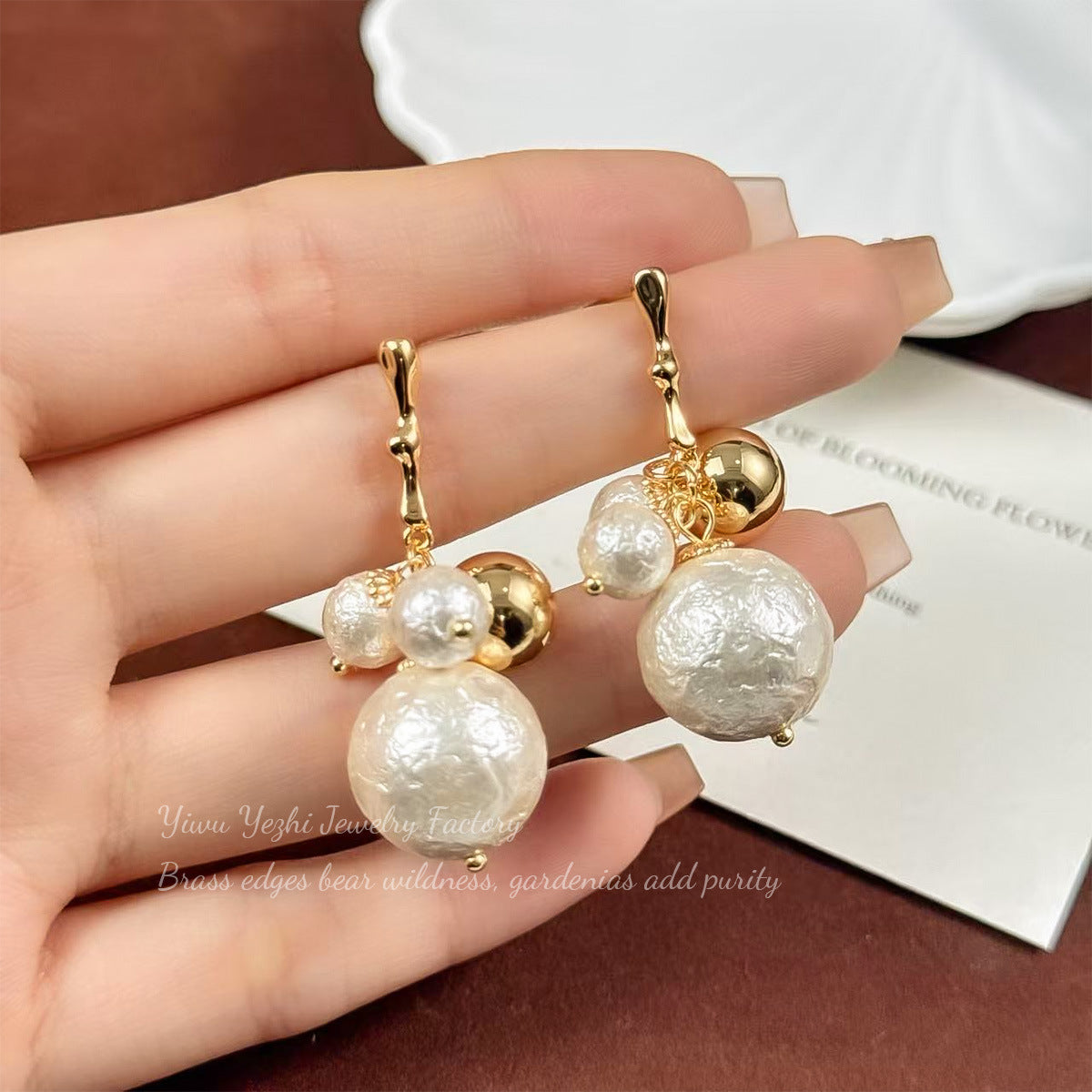 2025 New Style Hong Kong Retro Elegant Versatile Cotton Pearl Earrings Light Luxury High-End Fashion Ear Studs And Accessories