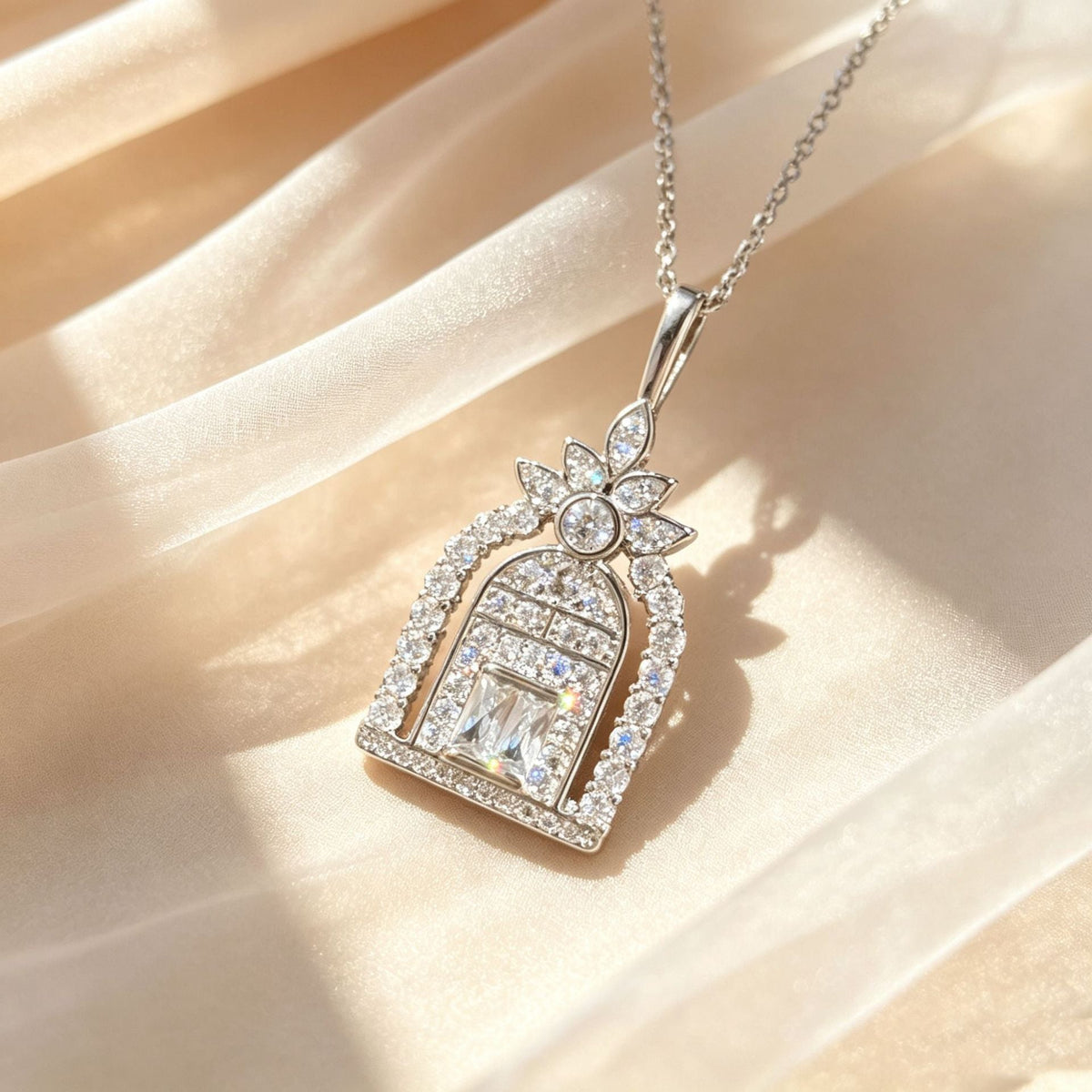 Full Zircon Castle Happiness Door Necklace For Women, Light Luxury High-End Clavicle Chain, Unique Design, Sparkling Pendant, Fashionable