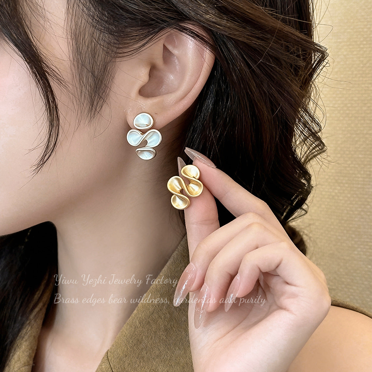 French-Style Pleated Flower Stud Earrings, Korean And Japanese Niche Bright Silver Earrings, High-End Fashion Temperament Minimalist Style Earrings Wholesale