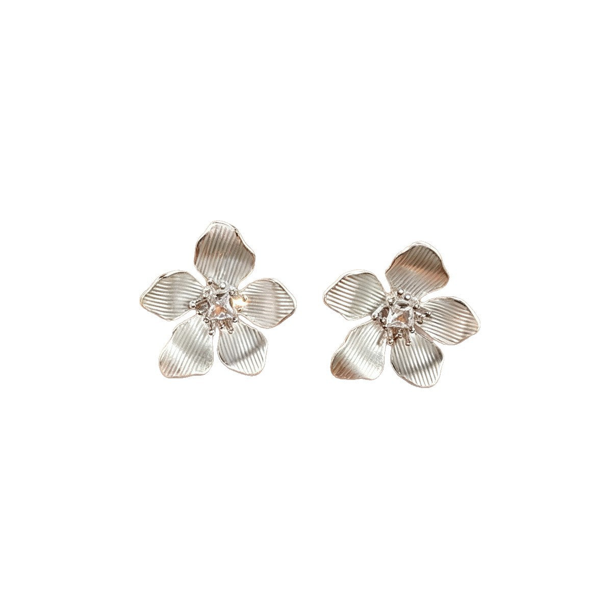 Korean-style Fresh And Sweet Diamond-studded Zircon Heart Flower Pearl Earrings, Fashionable Stud Earrings, Trendy And Elegant Women's Earrings