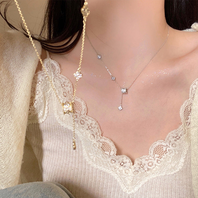 Light Luxury Niche Design, High-End Small Waist Four-Leaf Flower Necklace, Tassels, Sweet Elegant, Fashionable And Versatile Clavicle Chain
