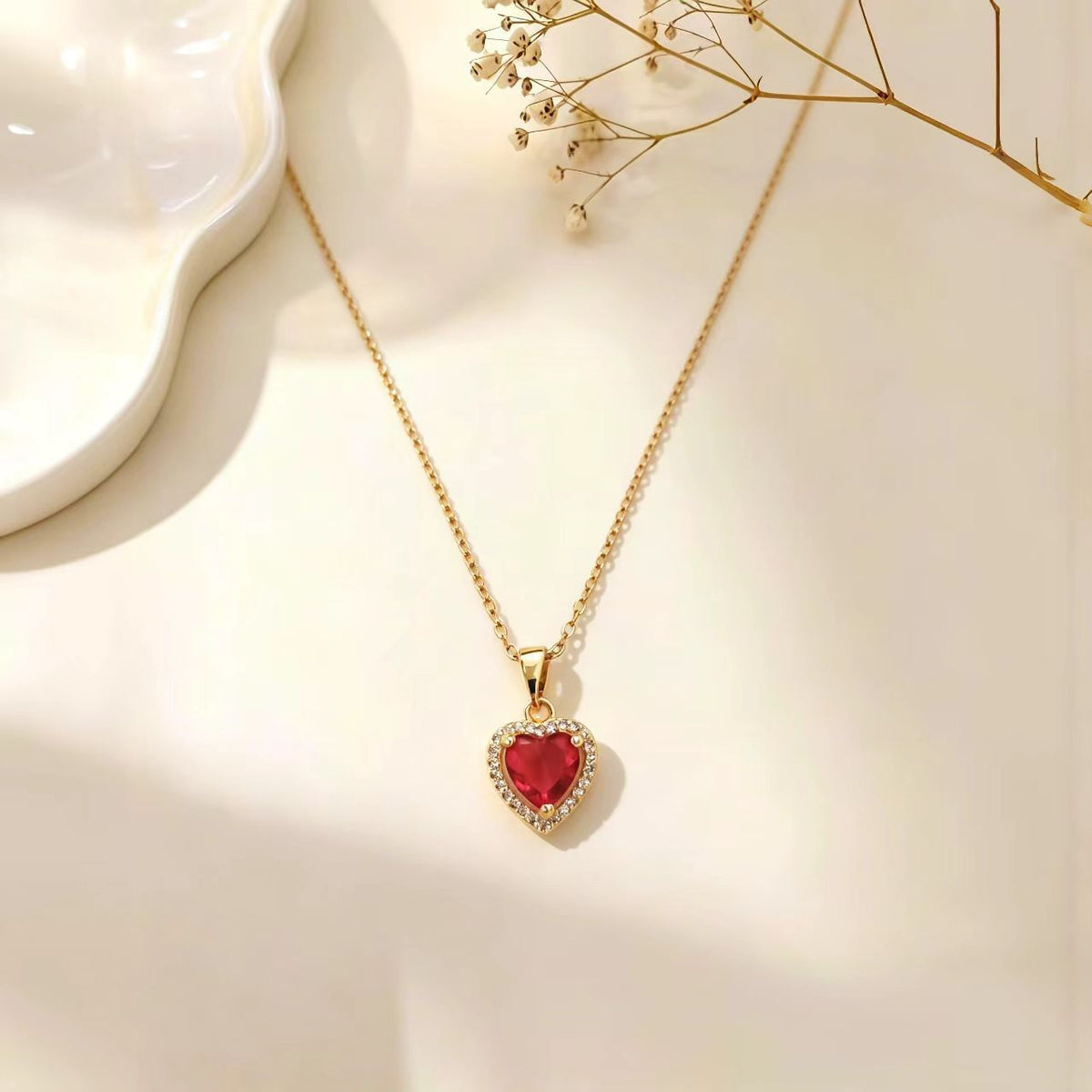 Light Luxury Titanium Steel Love Heart Necklace For Women, Non-Fading Clavicle Chain, Fashionable Zircon Pendant
