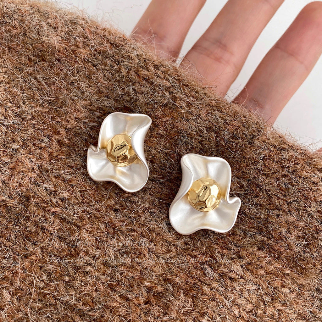 S925 Silver Needle Niche Design Elegant Simple Metal Petal Earrings Fashion Accessible Luxury High-End Earrings Wholesale
