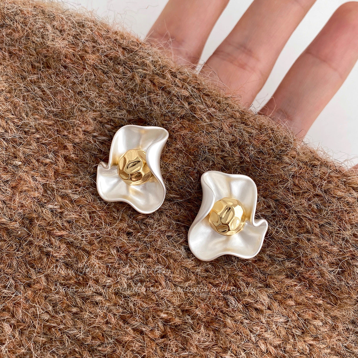 S925 Silver Needle Niche Design Elegant Simple Metal Petal Earrings Fashion Accessible Luxury High-End Earrings Wholesale