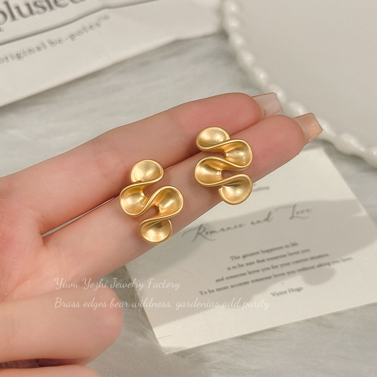 French-Style Pleated Flower Stud Earrings, Korean And Japanese Niche Bright Silver Earrings, High-End Fashion Temperament Minimalist Style Earrings Wholesale