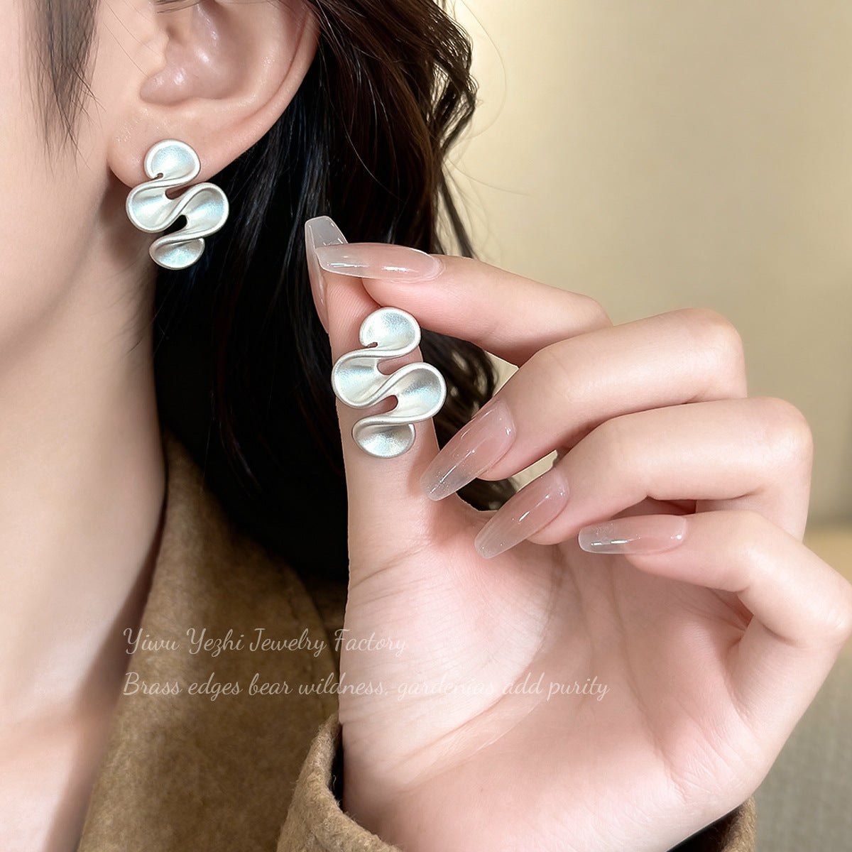 French-Style Pleated Flower Stud Earrings, Korean And Japanese Niche Bright Silver Earrings, High-End Fashion Temperament Minimalist Style Earrings Wholesale