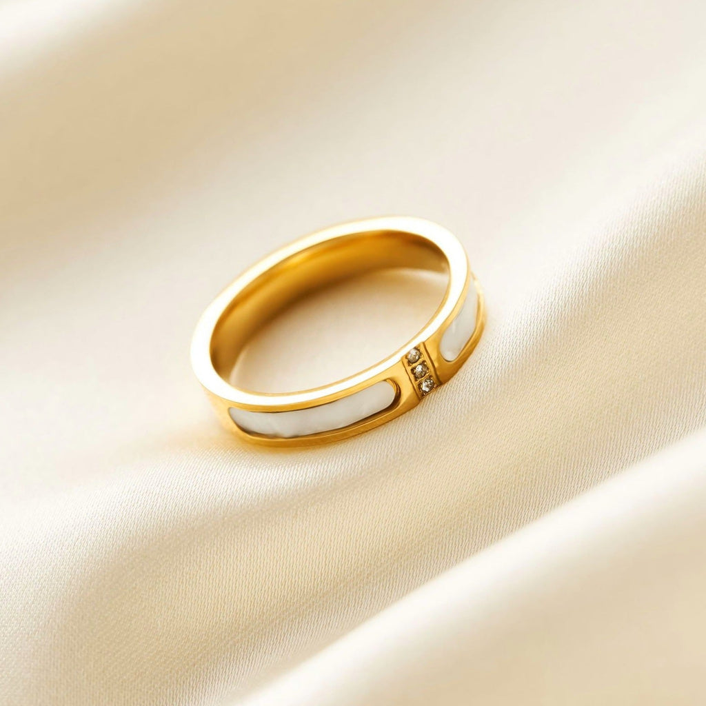 Fashionable Light Luxury Three-Diamond White Shell Titanium Steel Ring For Women, Niche Design With A High-End Feel, Non-Fading Mother-Of-Pearl Inlaid Diamond Index Finger Ring