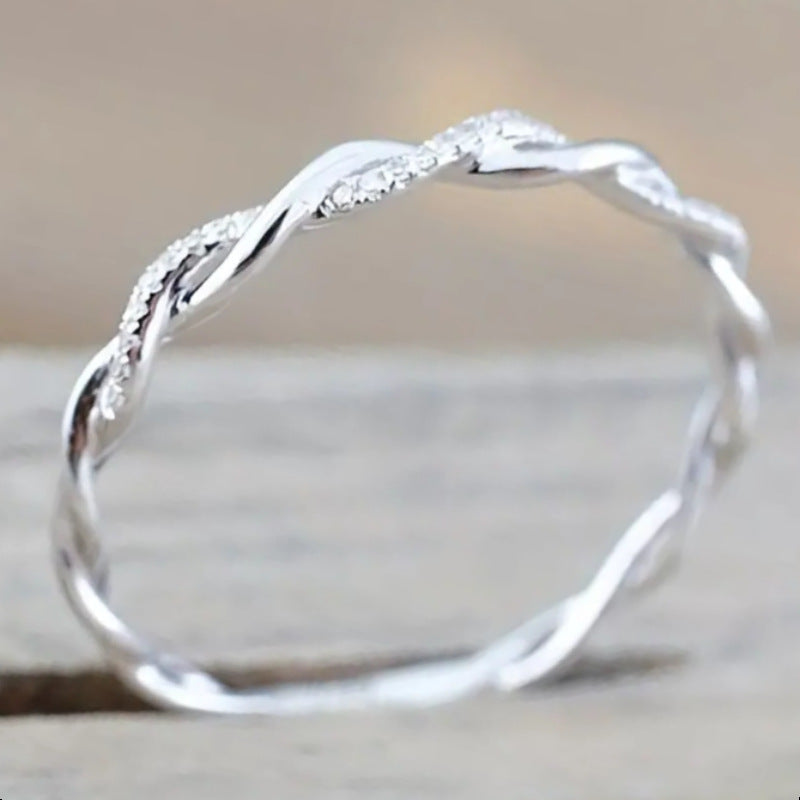 Fashionable And Minimalist Diamond-studded Twist Ring