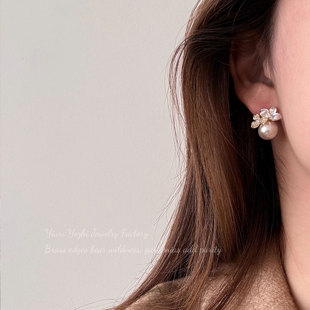 French Light Luxury Style White Lacquer Flower Pearl Earrings For Women Niche Fashion Design Versatile Earrings Wholesale