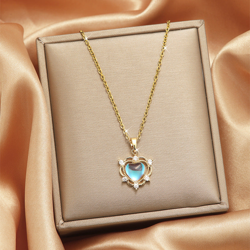 New Heart-shaped Necklace With A Gradient Design And A Premium Feel