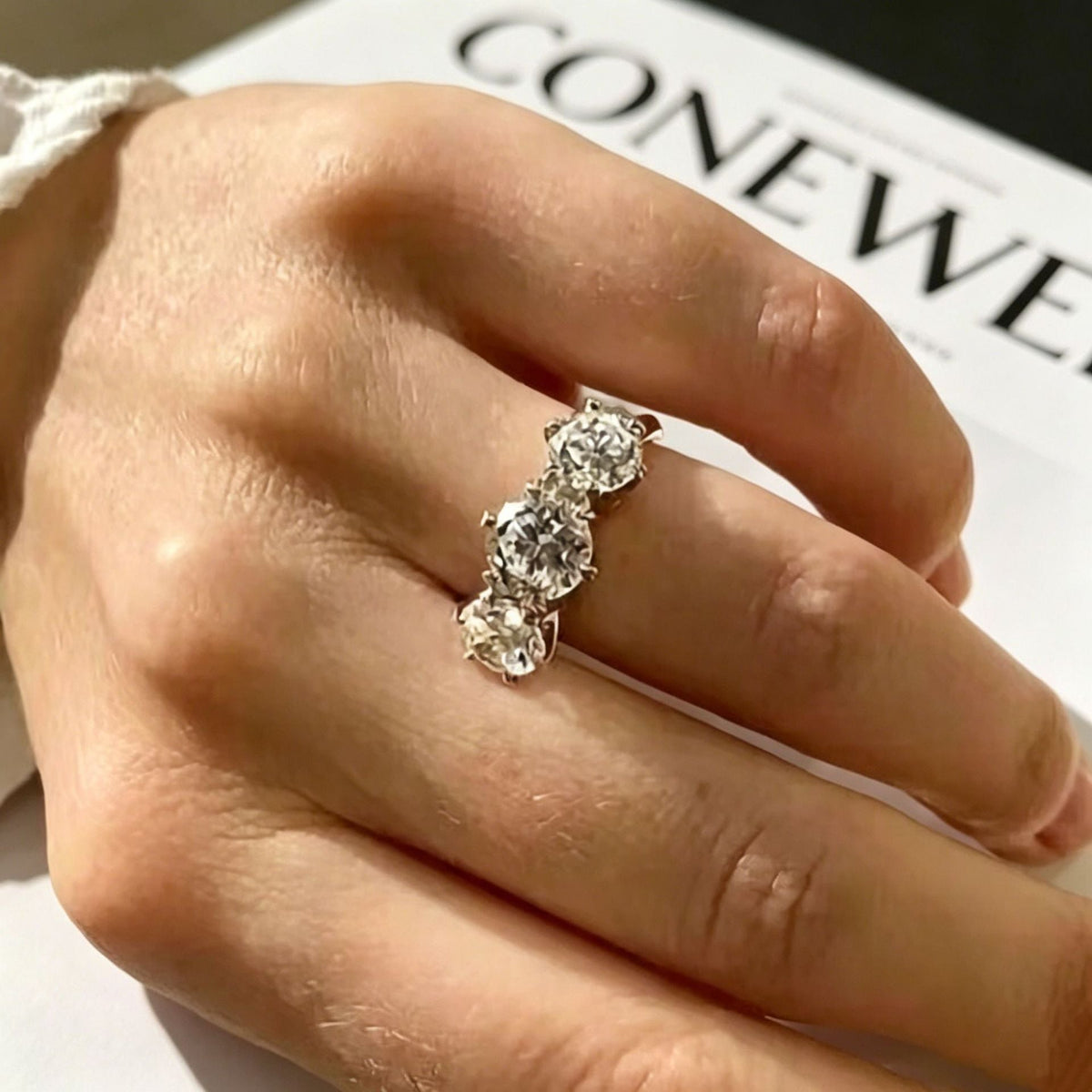 Yanbai Cross-Border Light Luxury Six-Prong Inlaid Jewelry For Women, Two-Tone Vintage Round Zirconia Diamond Ring, High-End Minimalist Design