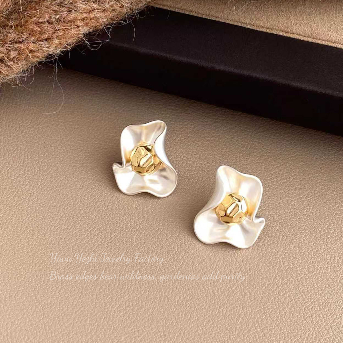 S925 Silver Needle Niche Design Elegant Simple Metal Petal Earrings Fashion Accessible Luxury High-End Earrings Wholesale