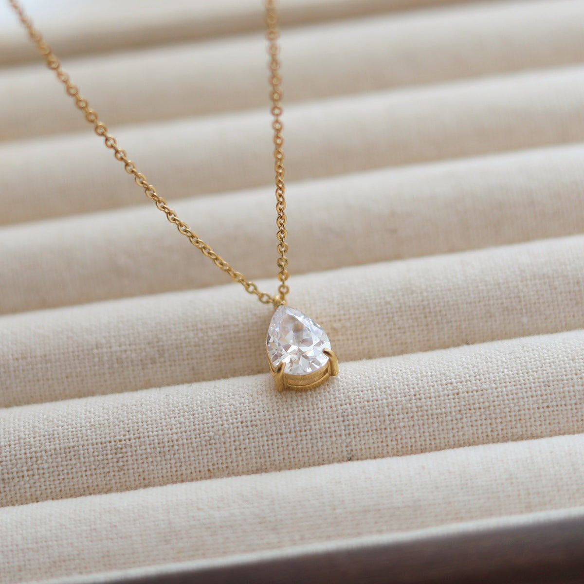 High-end Zircon Water-drop Pendant Titanium Steel Necklace