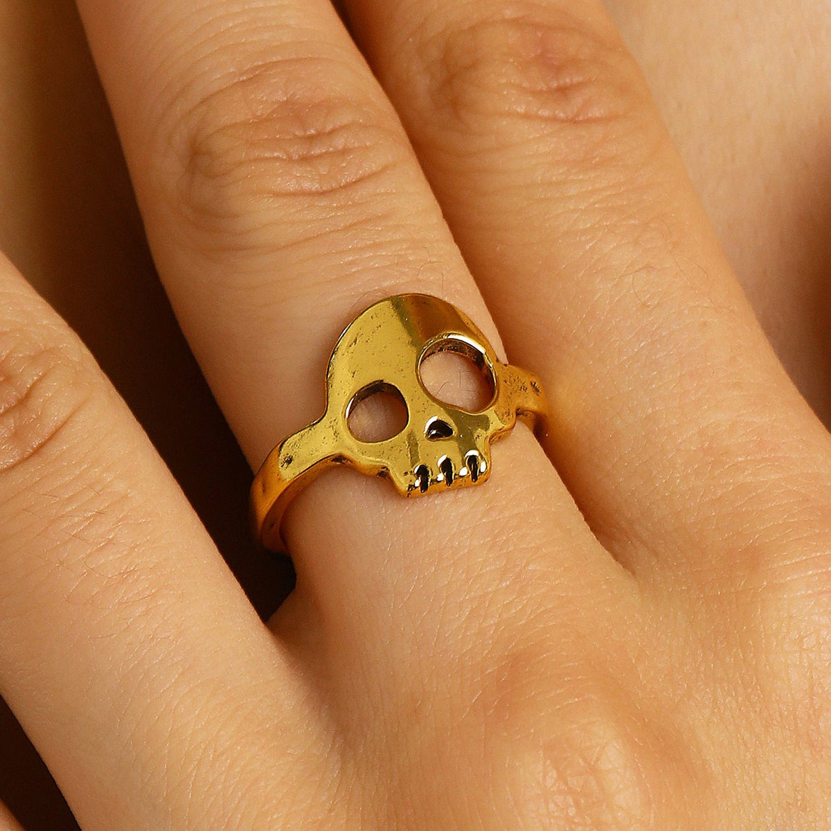 Retro Distressed Skull Open Ring Unisex Design