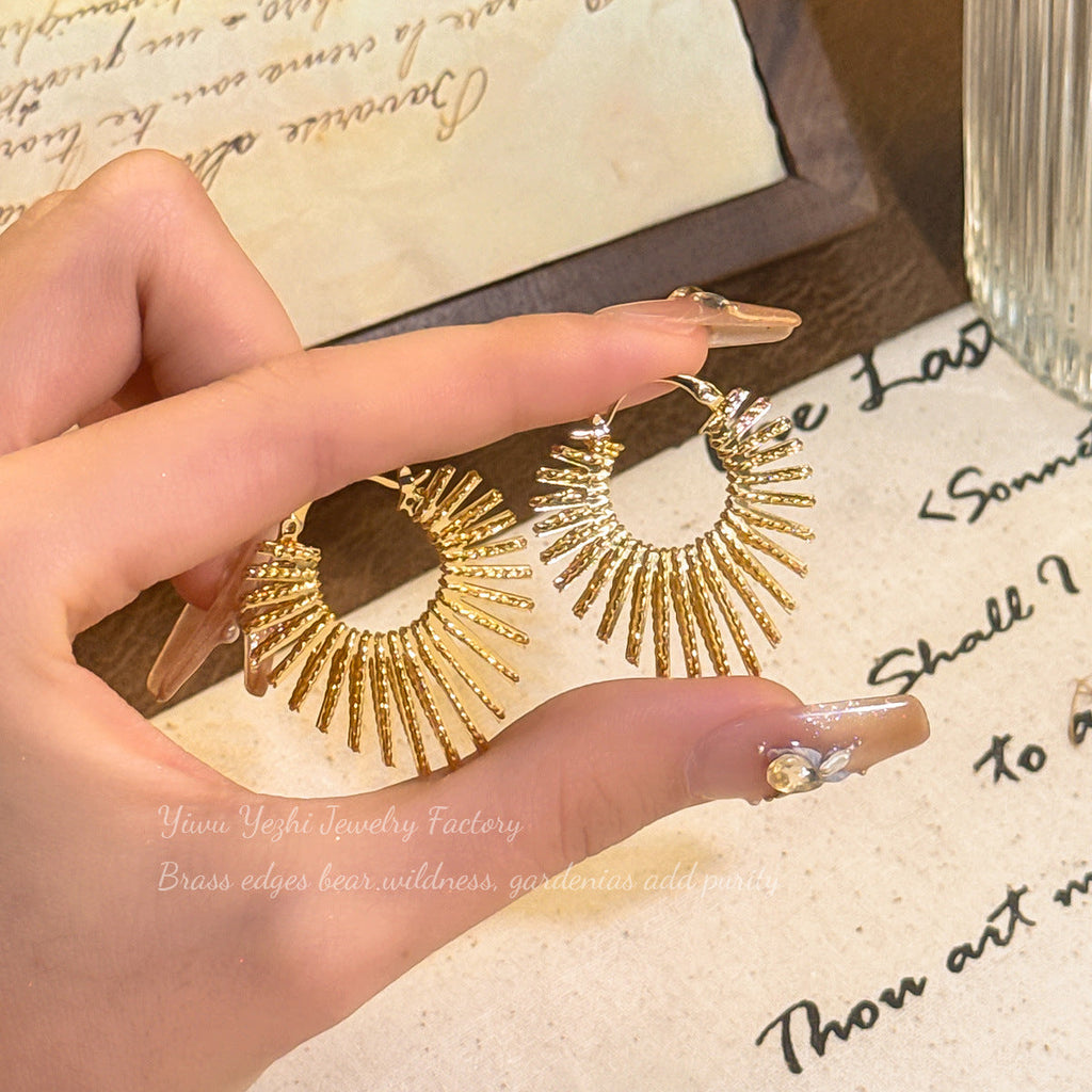 European And American Cross-Border High-End Elegant Cut Out Line Heart Earrings 2025 Autumn And Winter New Exaggerated Personalized Ear Jewelry