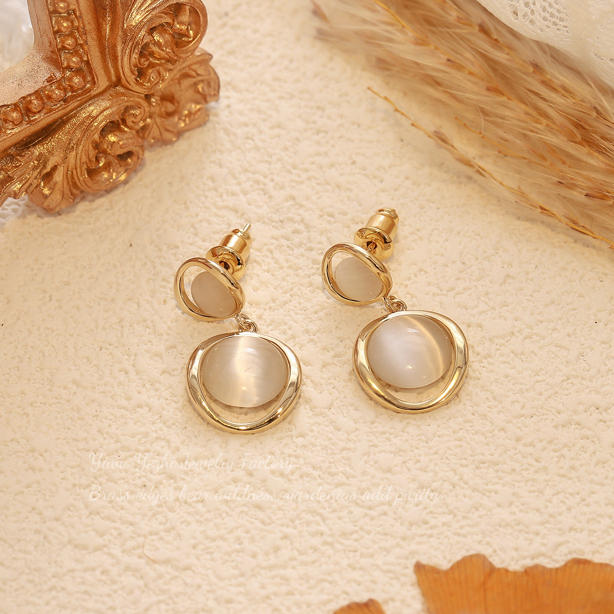 Korean Style Fashion Large And Small Cat's Eye Stone Earrings, Japanese And Korean Retro Round Internet Celebrity Sweet Fairy Silver Needle Earrings