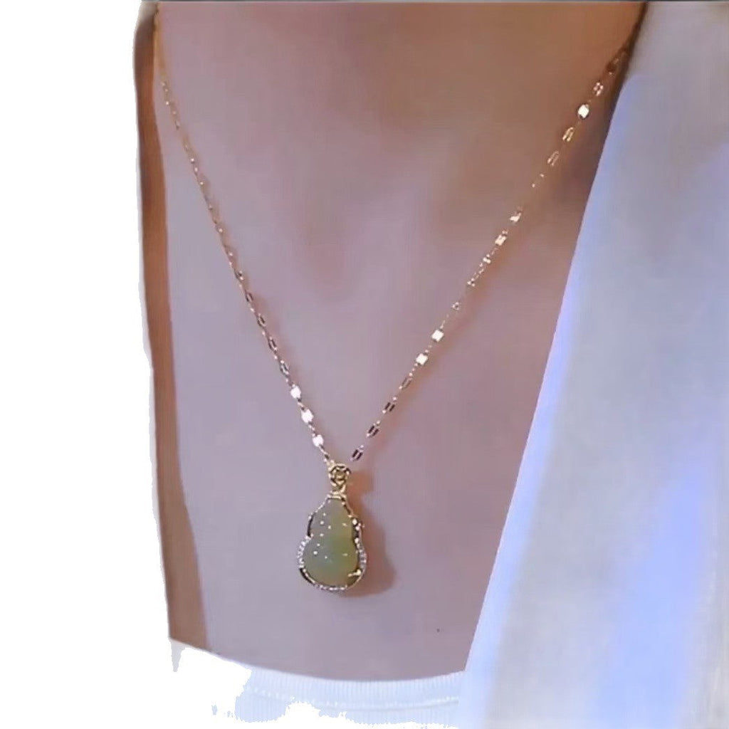 2025 New Popular Light Luxury Gourd Titanium Steel Necklace Women's Niche Design High-End Clavicle Chain Fashion Versatile Wholesale