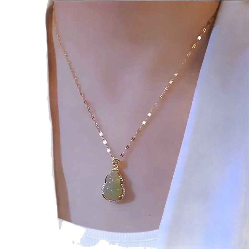 2025 New Popular Light Luxury Gourd Titanium Steel Necklace Women's Niche Design High-End Clavicle Chain Fashion Versatile Wholesale