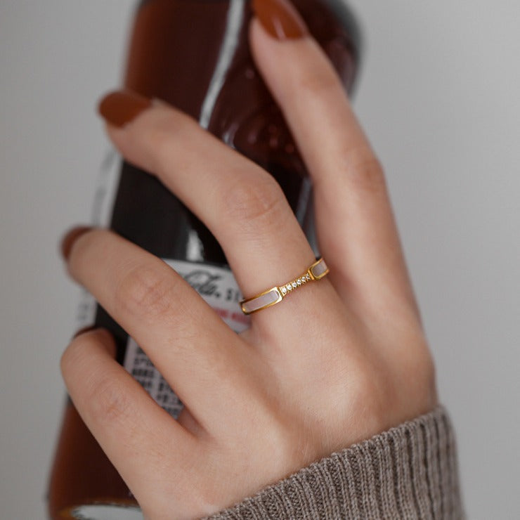 High-End Luxury Diamond-Encrusted White Mother-Of-Pearl Titanium Steel Ring For Women, Fashionable And Versatile, With Six Diamonds, White Mother-Of-Pearl, Non-Fading Ring