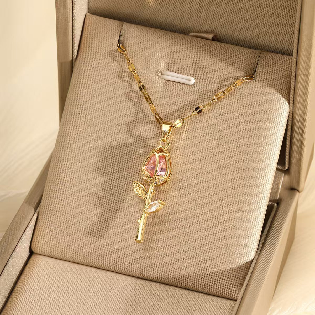 High-end Romantic Crystal Rose Pendant Necklace