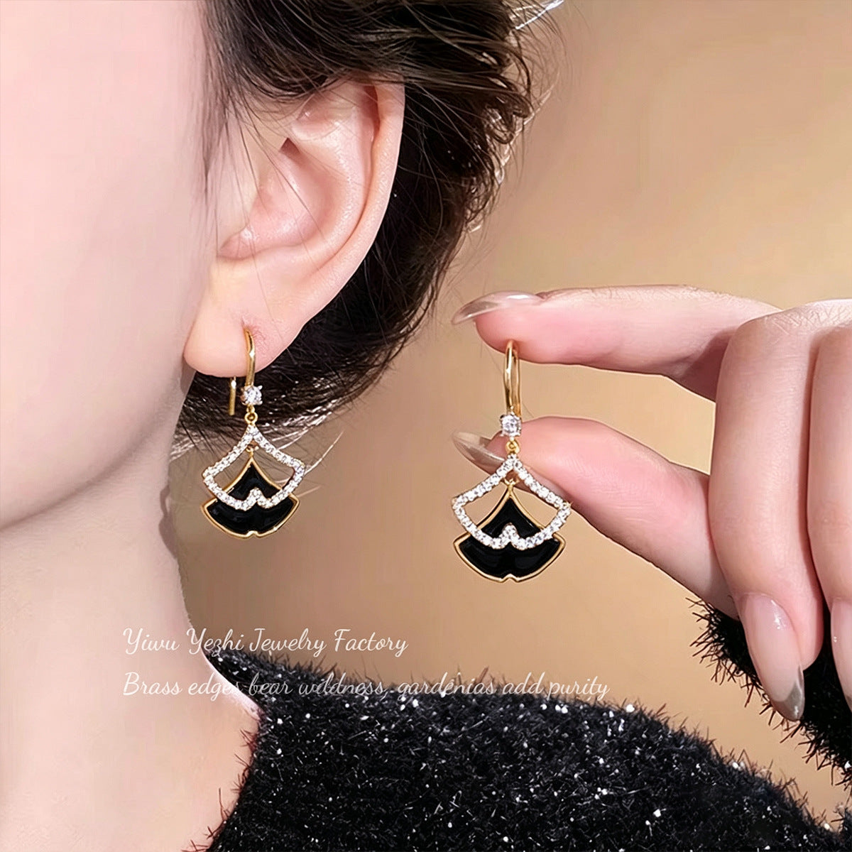 French Retro Style Fashion Design Zircon Double-Layer Leaf Earrings Personality Light Luxury Simple Versatile Ear Hooks For Women