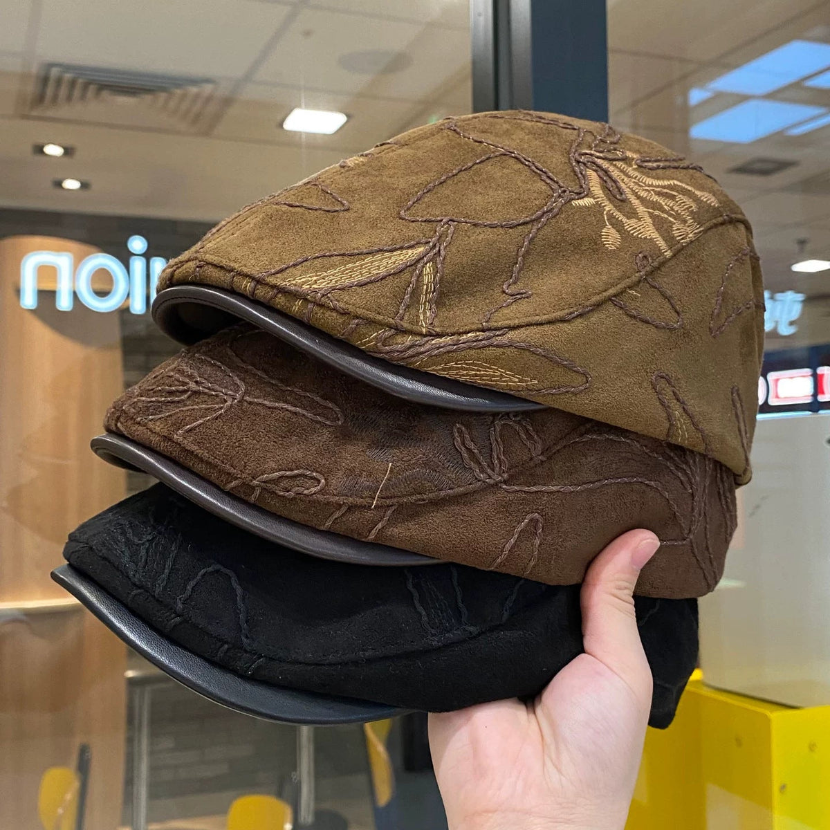 Retro Fashion Irregular Line Flower Forward Hat With PU Brim And Cap Flap, Combined With A Baseball Cap, Casual And Versatile, Suitable For All Occasions.