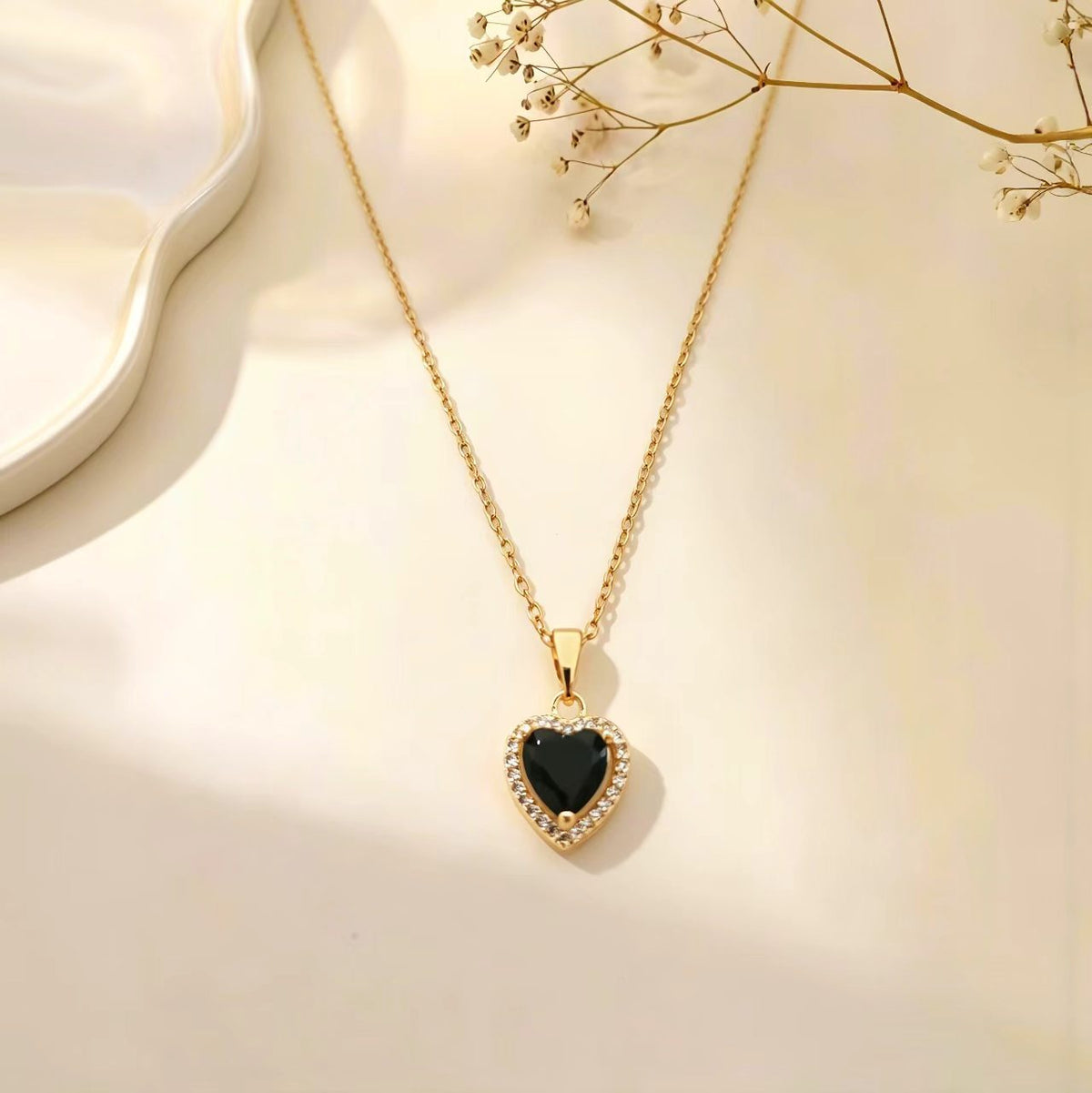 Light Luxury Titanium Steel Love Heart Necklace For Women, Non-Fading Clavicle Chain, Fashionable Zircon Pendant