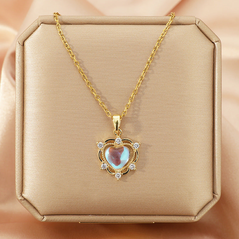 New Heart-shaped Necklace With A Gradient Design And A Premium Feel