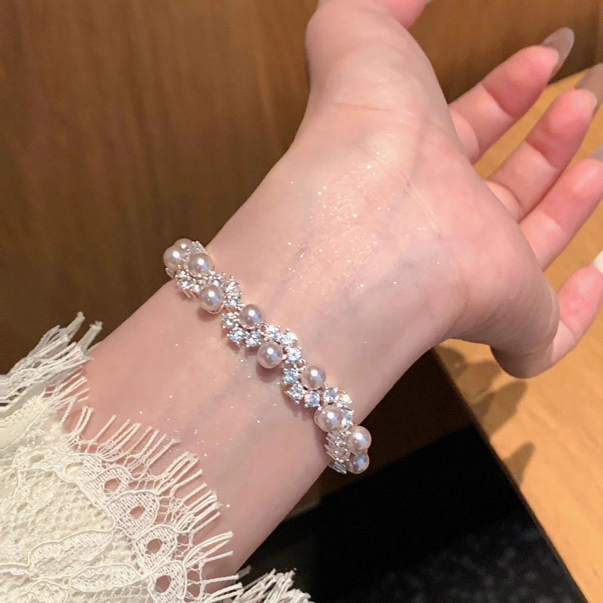 Women's French-Inspired Sparkling Rhinestone Pearl Bracelet Affordable Luxury Cubic Zirconia Beaded Bracelet, Exquisite Jewelry