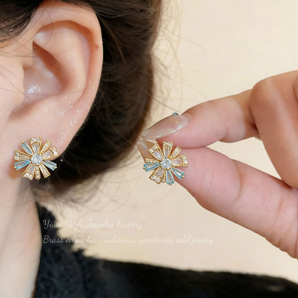 Korean-Style Fashionable And Elegant Zircon Daisy Flower Earrings, Snowflake Style, Light Luxury Feel, Internet Celebrity Earrings, Summer Earrings