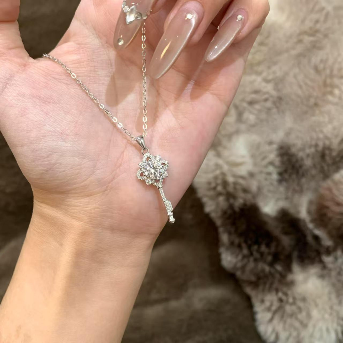 Key Of A Thousand Flowers Dazzling Four-Leaf Clover Pendant Necklace For Women