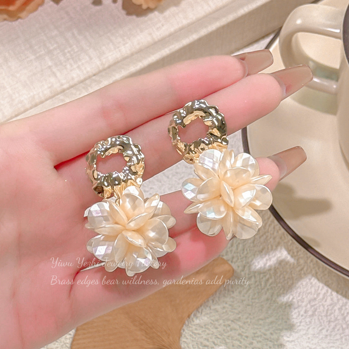 French Retro Elegant Personalized Petal Earrings S925 Silver Needle Accessible Luxury Fashion Niche Design High-End Earrings For Women