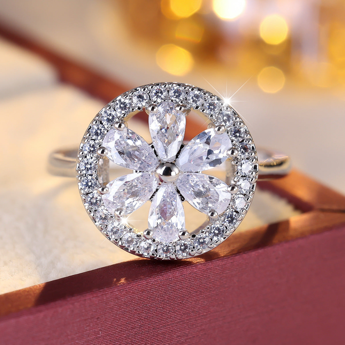 Hot Selling Rotating Snowflake Ring Elegant Cubic Zircon Statement Ring For Women