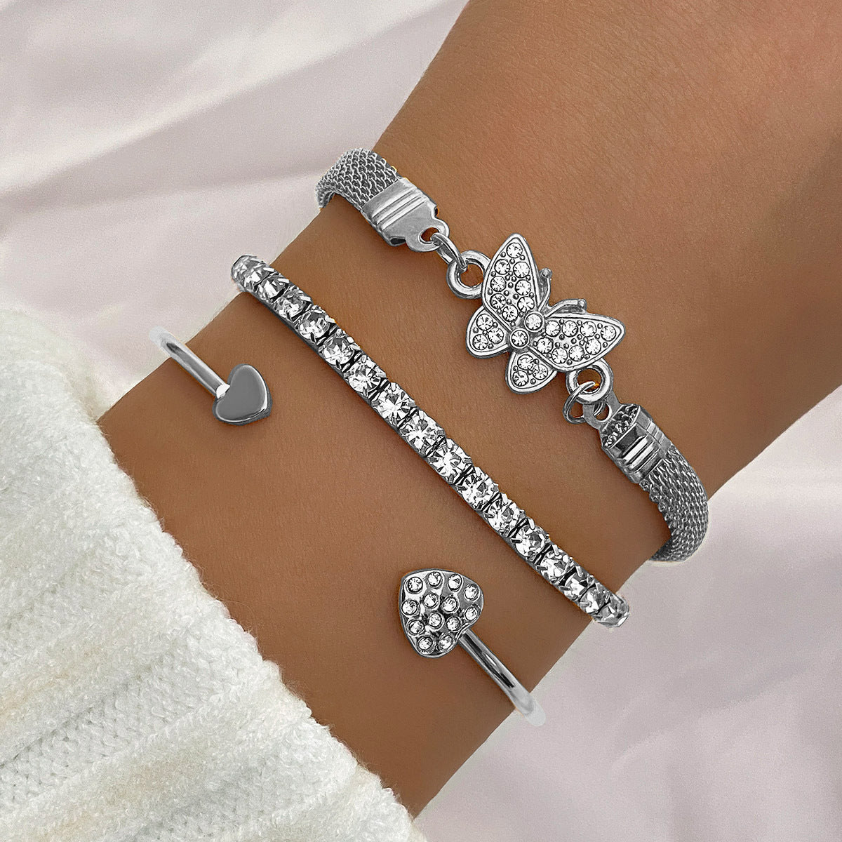 Women's 3-piece Alloy Set Featuring A Diamond-studded Infinity Symbol