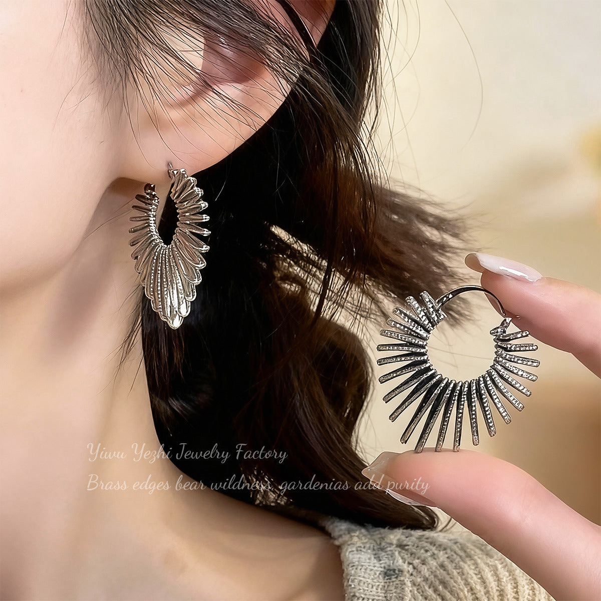 European And American Cross-Border High-End Elegant Cut Out Line Heart Earrings 2025 Autumn And Winter New Exaggerated Personalized Ear Jewelry